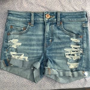 SHORT RIPPED DENIM SHORTS